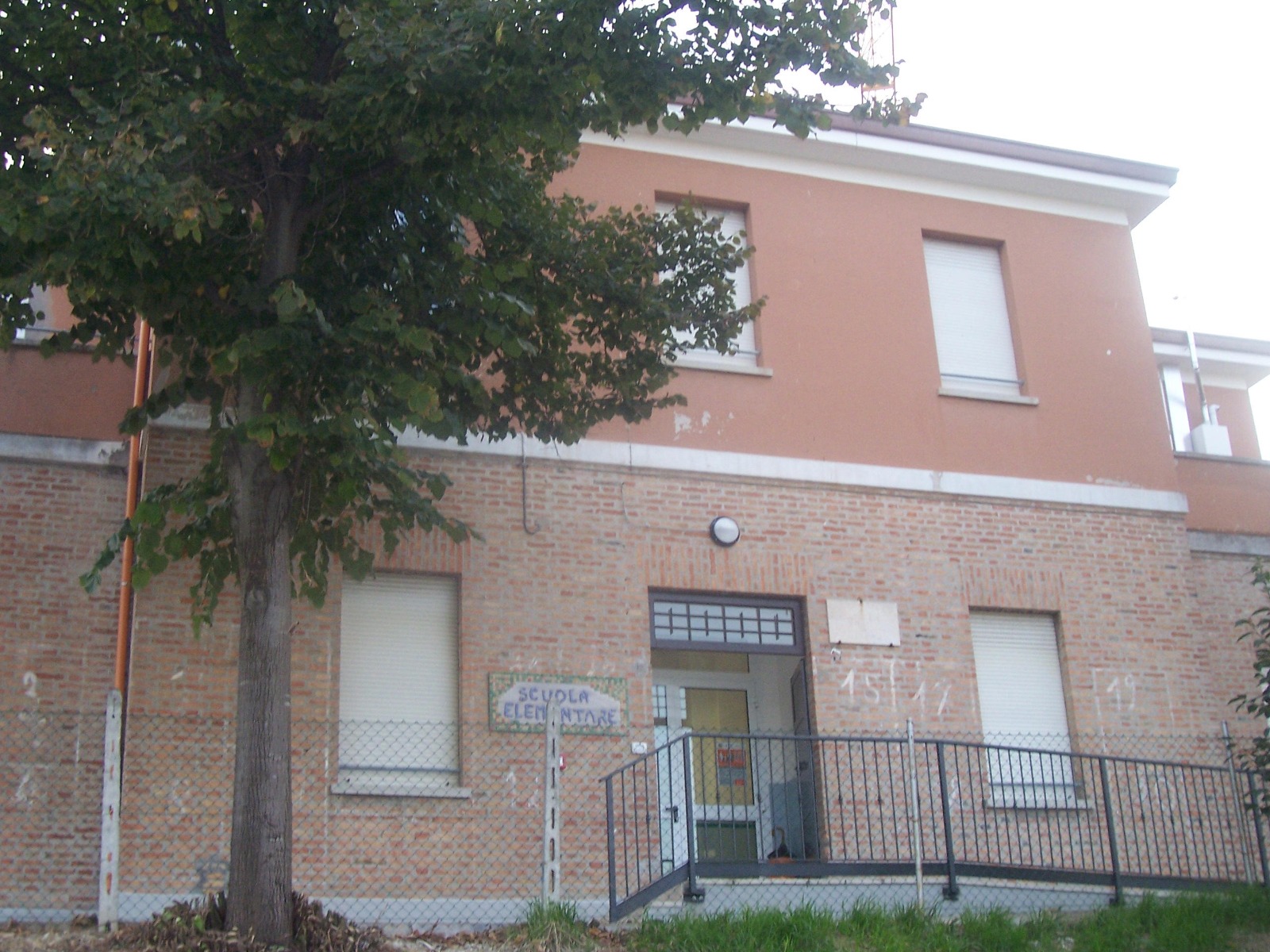 https://www.nutifano.edu.it/archivio2023/preview/images/plessi/primaria-fenile.jpg